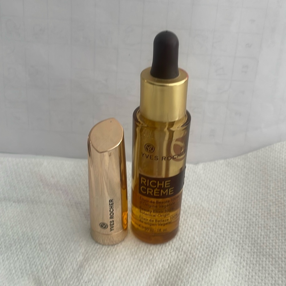 Yves Rocher Essential Oil 1 floz but 5 floz left comes wlipstick sample elixir